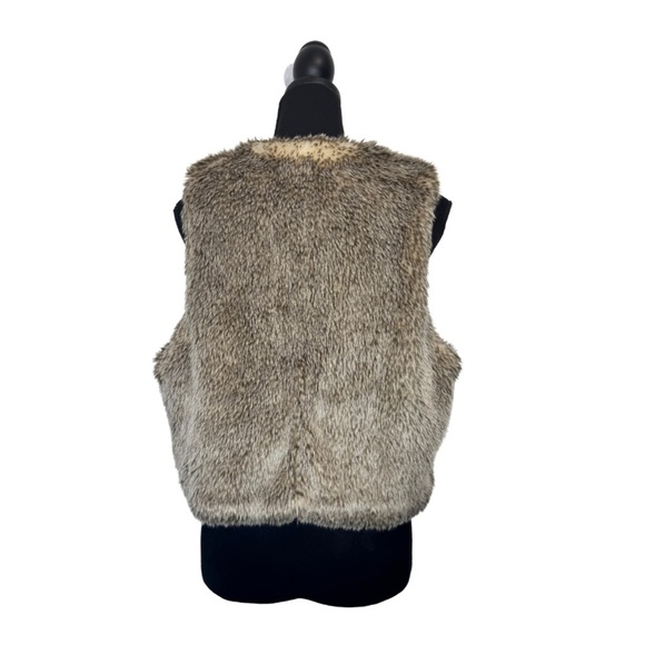 💎 Aerie Faux Fur Vest Tan - Picture 3 of 10